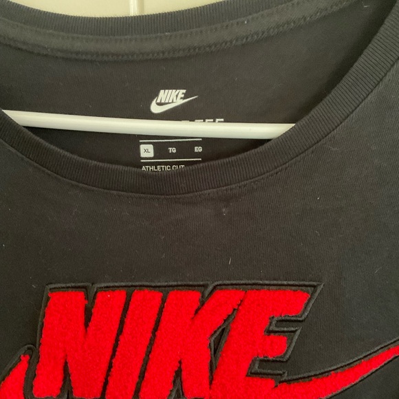 Nike top - Picture 3 of 4